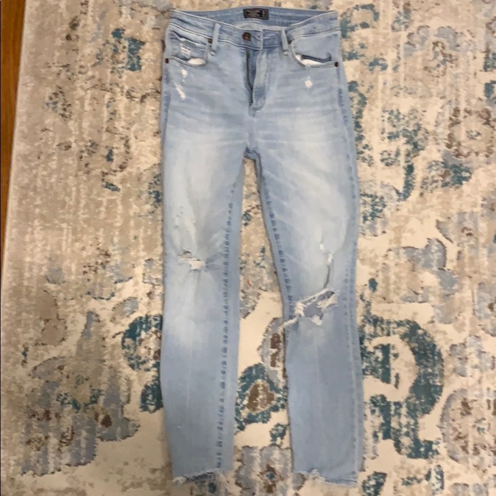 Women’s Abercrombie Light Ripped Jeans, 26S